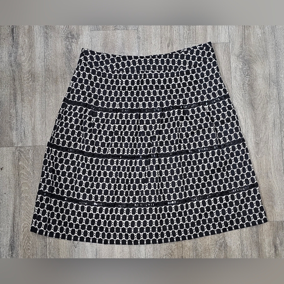 LOFT Black and White A-Line Knee-Length Skirt - Picture 4 of 4